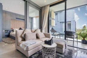 Luxury Condo with 5 Stars Facilities Mountain View